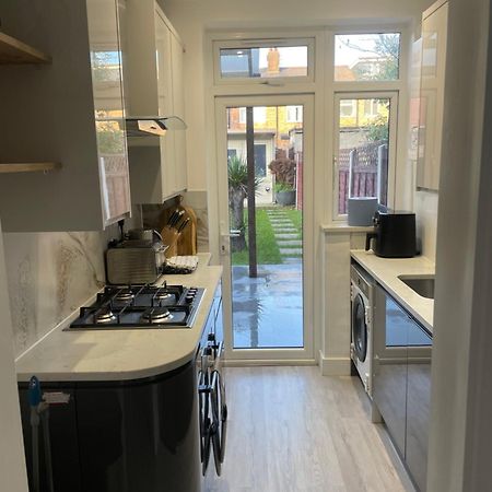 Modern Home With Driveway Parking For 2 Vehicles, Near Tottenham Hotspur Stadium, White Hart Lane Train Station Londyn Zewnętrze zdjęcie