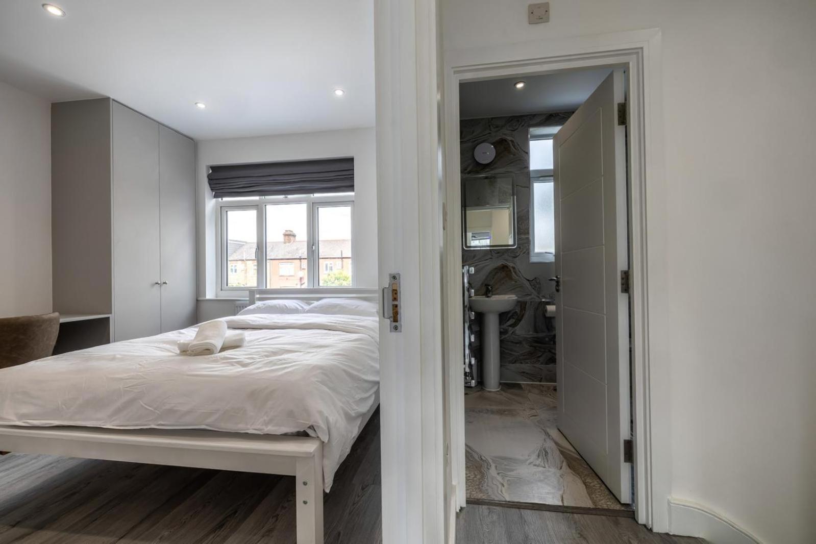 Modern Home With Driveway Parking For 2 Vehicles, Near Tottenham Hotspur Stadium, White Hart Lane Train Station Londyn Zewnętrze zdjęcie