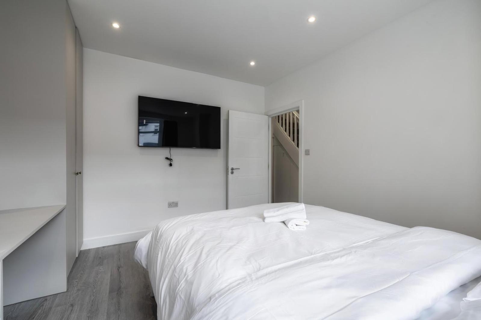 Modern Home With Driveway Parking For 2 Vehicles, Near Tottenham Hotspur Stadium, White Hart Lane Train Station Londyn Zewnętrze zdjęcie