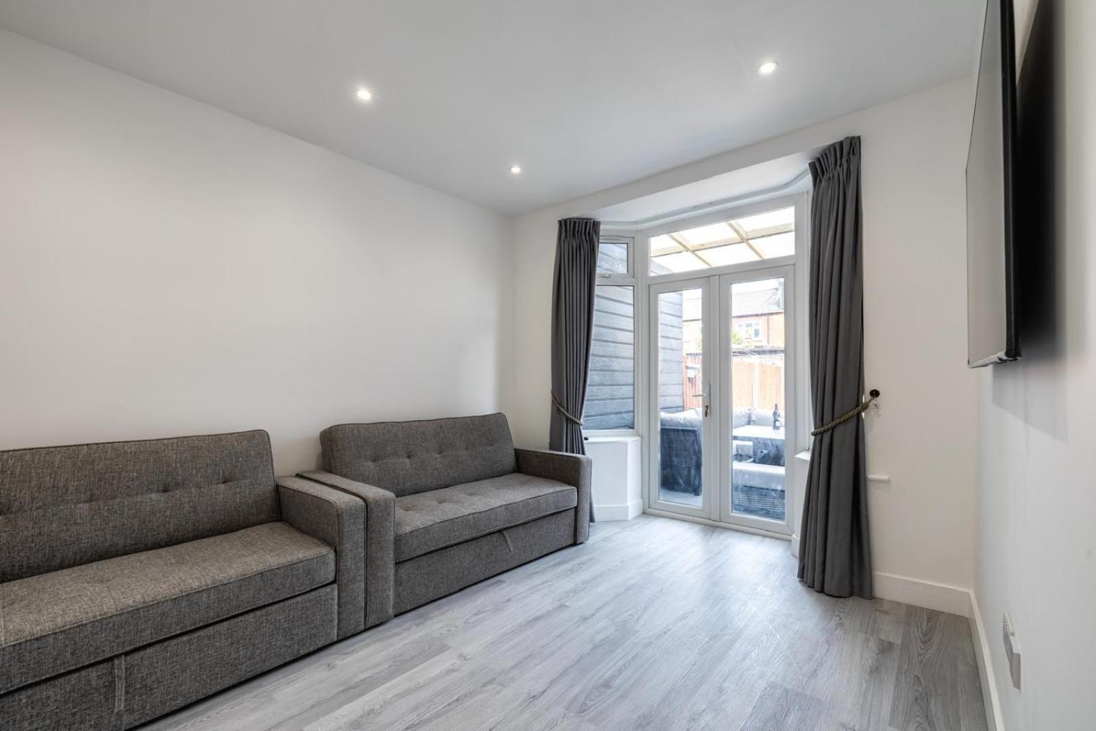 Modern Home With Driveway Parking For 2 Vehicles, Near Tottenham Hotspur Stadium, White Hart Lane Train Station Londyn Zewnętrze zdjęcie